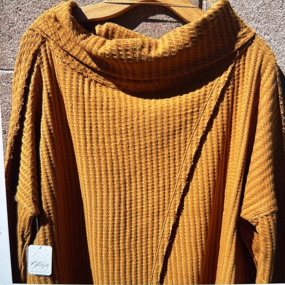 FREE PEOPLE NWT JUICY LONG SLEEVE RIBBED THERMAL TOP